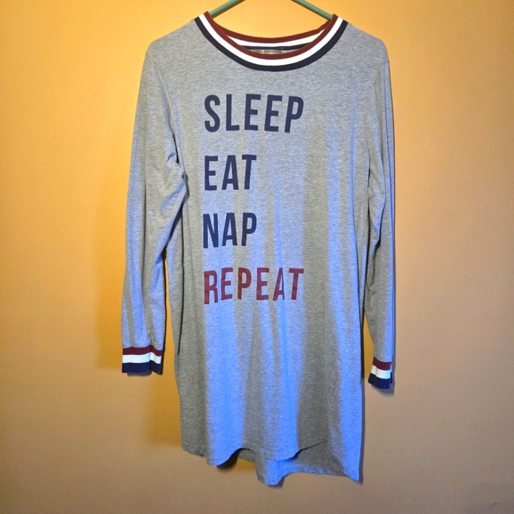 Peace Love & Dreams Night Shirt PTP=20"